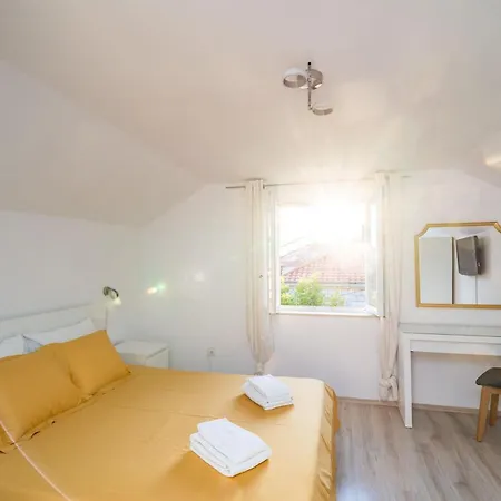 Magnolia Apartments,