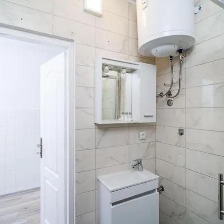 Magnolia Apartments, Apartment