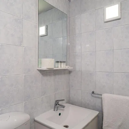 Magnolia Apartments, Apartment