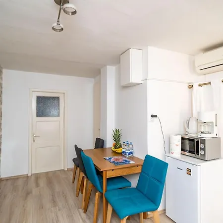 Magnolia Apartments, Apartment *