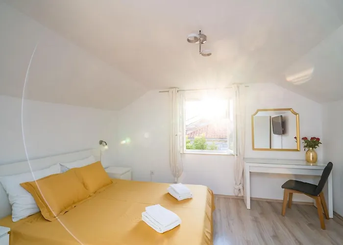 Magnolia Apartments,